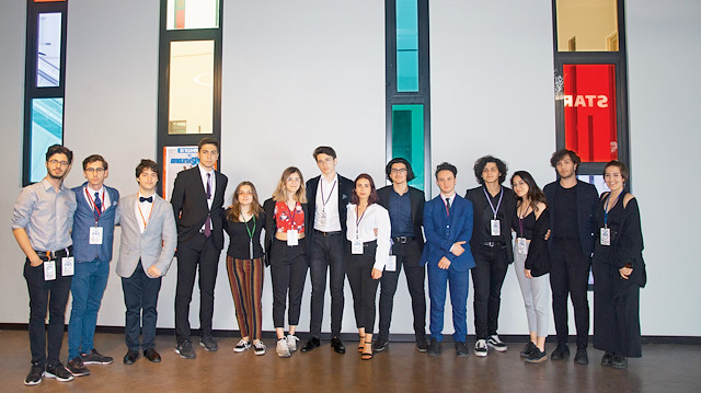Evrensel Parlamento Çalıştayı hatıra fotoğrafı.