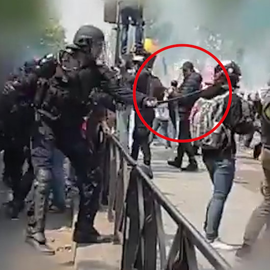 Fransız polisinin RİA Novosti muhabirini darp görüntüleri yayınlandı