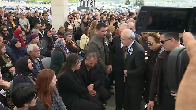 Şehit Yüzbaşının ailesi Kılıçdaroğlunun elini sıkmadı