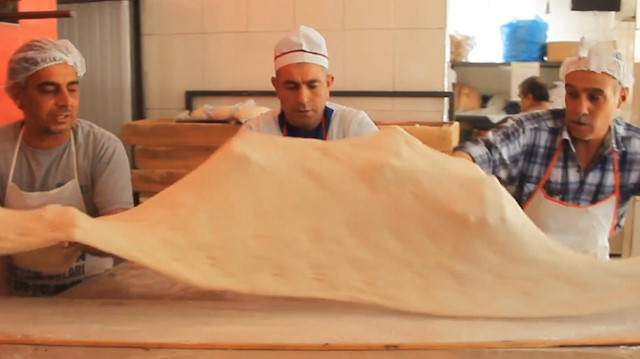 Dev ramazan pidesi 60 liradan satıldı