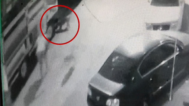 2 pitbullun saldırısına uğrayan küçük kızı mahalleli kurtardı