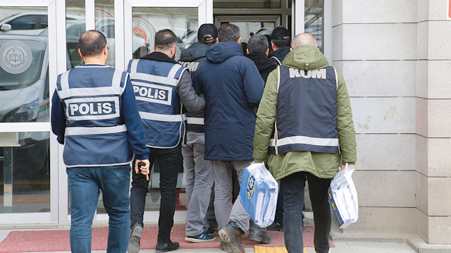 Operasyon kapsamÄ±nda gÃ¶zaltÄ±na alÄ±nanlar Emniyete getirildi. FotoÄraf:ArÅiv.