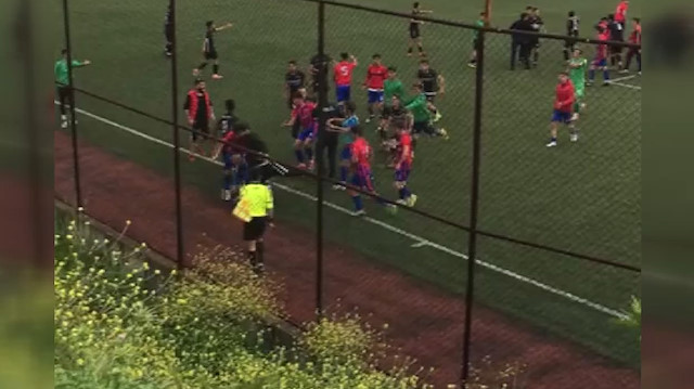 U 19 maçında tekme ve yumruklar havada uçtu