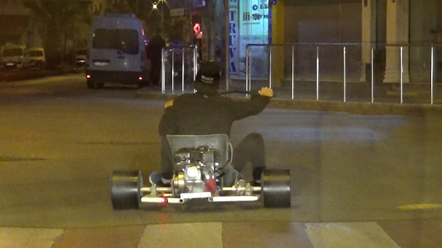 Go-kart aracıyla trafiğe çıkıp drift yaptı