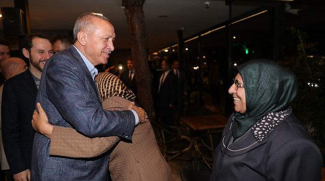 Cumhurbaşkanı Erdoğandan kafe ziyareti