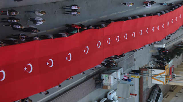 1919 metre Türk bayrağı ile yürüyüş