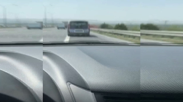Trafik magandası polis otosuna da makas attı