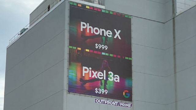 Google Pixel 3a reklam afişi.