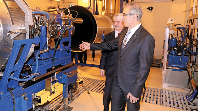 İlk T700-TEI-701D motorunun teslimi ve Turboşaft Ar-Ge Test Merkezi’nin temel atma törene yapıldı. Daha sonra Demir ve bera berindekiler, Yerli Kara Şahin helikopterine güç verecek T700-TEI-701D motorunu test etti.