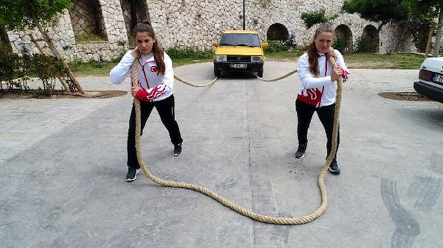 Milli güreşçi kardeşler