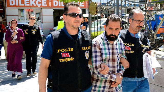 Polis dolandırıcılık yapan çifti yakaladı