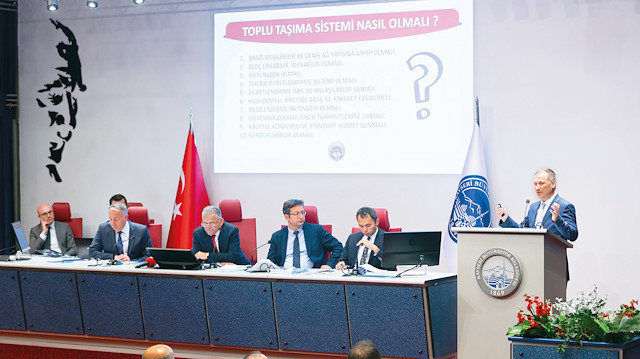 Feyzullah Gündoğdu konuşma yapıyor.