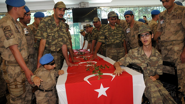Engelli gençlerin temsili askerlik sevinci