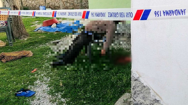 Yapılan incelemelerin ardından yaşlı adamın cesedi, otopsi yapılmak üzere hastane morguna kaldırıldı.