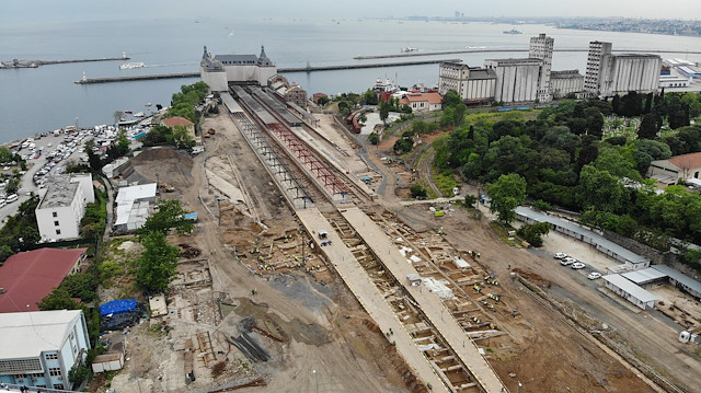 Haydarpaşa Garı çevresinde yapılan kazı çalışmalarının havadan görünümü.