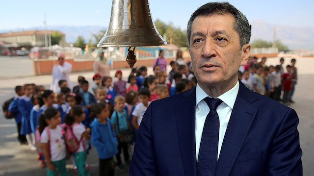 Milli Eğitim Bakanı Ziya Selçuk.