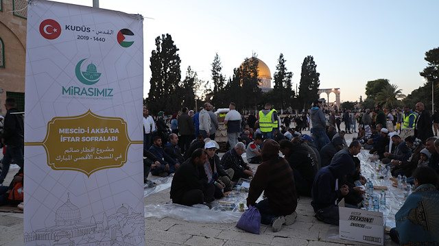 Mirasımız Derneği ,Ramazan ayı boyunca Kudüs'te kurduğu iftar sofralarında binlerce Müslümanı ağırlayacak.