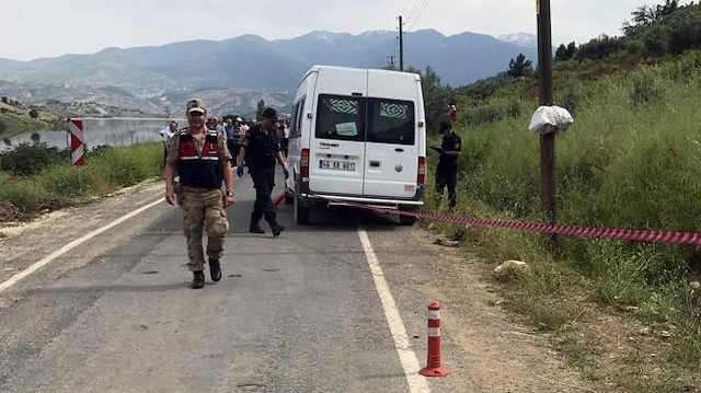 Vatandaşların ihbarı üzerine bölgeye jandarma ve sağlık ekipleri sevk edildi.