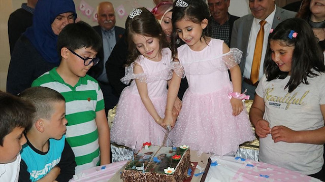 Şehit İbrahim Çetin’in ikizleri Yağmur ve Nehir.