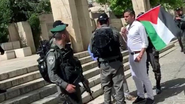 İsrail polisi, Kuzu'yu etkinliğe giderken gözaltına aldı.