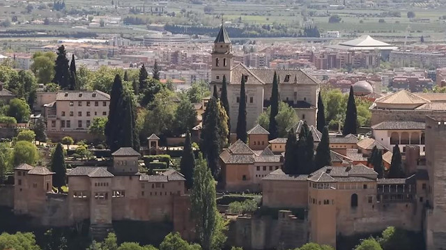 Granada Ulu Cami Erdoğan belediye başkanıyken verdiği destekle tamamlandı