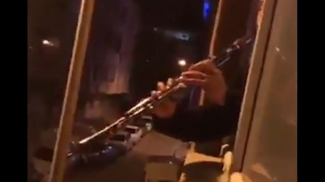 Davulcuya zurnayla eşlik etti