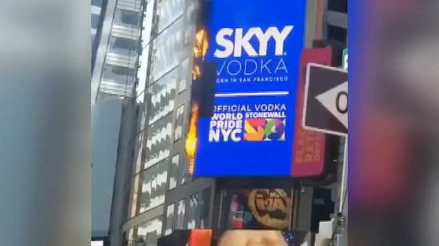 Times Meydanı'nda korkutan yangın