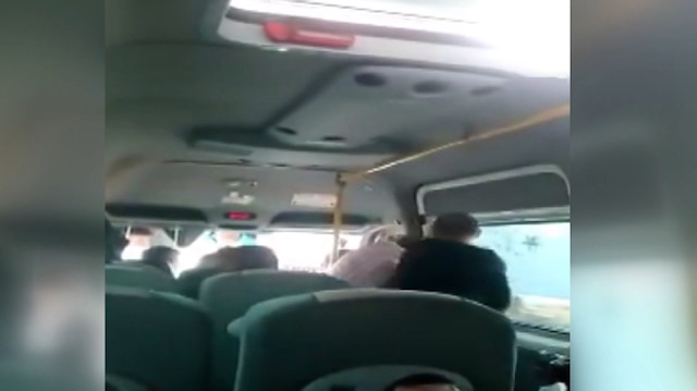 Minibüste karısını yumruklayan maganda kamerada