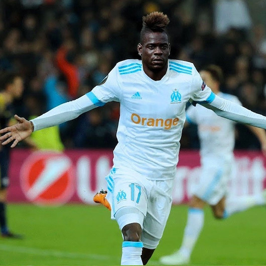 Balotelli el yaktı Fenerbahçe geri adım attı