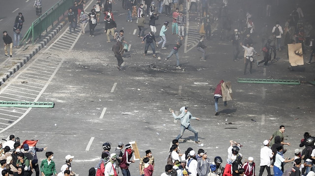 Endonezya’da seçim protestolarında arbede çıktı.