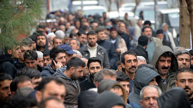 2019 yılında 100 bin personel alımı yapılacak.