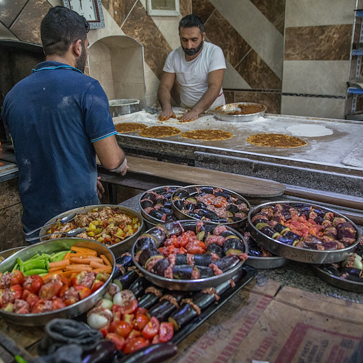 İftar yemekleri fırında pişiyor