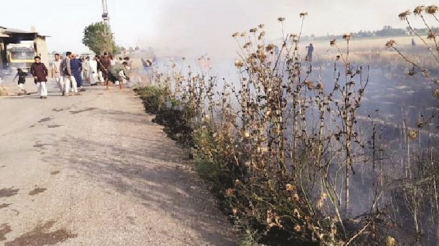 Teröristler Araplara ait yüzlerce hektarlık tarım arazilerini yakıyor.