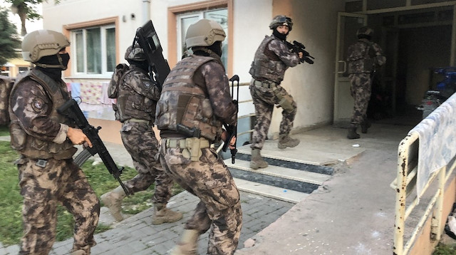 Bursa'daki operasyondan baskın anı.