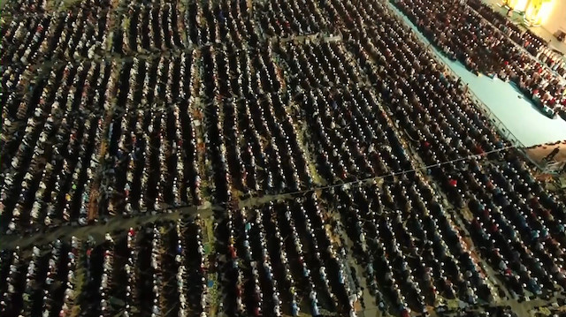 Yenikapıda 313 bin kişi Enderun Teravihi kıldı