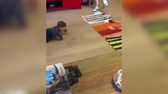 Minik çocuğun heyecan dolu takım seçimi