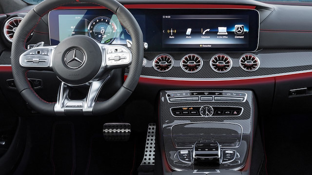 Mercedes-Benz CLS 53'ün iç tasarımı.