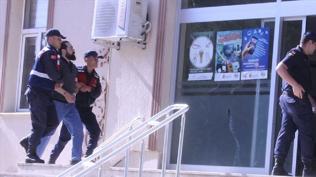 FETÖ'den aranan eski yüzbaşı yakalandı.