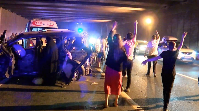 Kaza sonrasÄ± olay yerine Ã§ok sayÄ±da kurtarma ve saÄlÄ±k ekibi sevk edildi. 