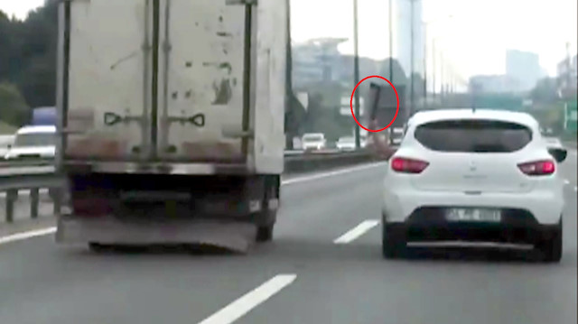 Trafikteki baltalı saldırı anı böyle görüntülenmişti.
