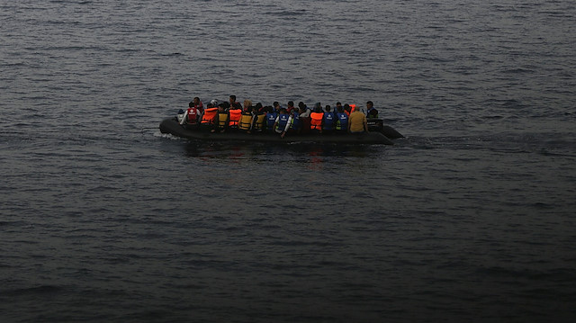 Göçmenleri taşıyan bot battı 6 ölü