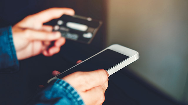 Türkiye’nin online ödeme hizmeti veren ilk şirketi olarak yüzde yüz Türk sermayesi ile kurulan iPara ise bugüne kadar 12 binden fazla firmaya online ödeme hizmeti sağladı. BDDK lisansı sahibi olan platform, Türkiye’deki tüm banka ve kredi kartlarından elektronik ortamda tek seferde veya 12 aya kadar taksit imkanı ile ödeme alınmasına aracılık ediyor.