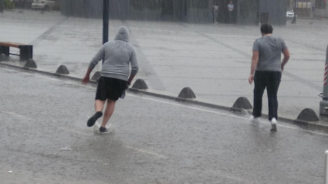 Meteorolojiden bazı illere kuvvetli yağış uyarısı yapıldı.