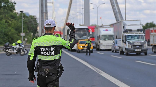 Geçiş yasaklı çok sayıda araca 15 Temmuz Şehitler Köprüsü'nde ceza kesilmişti.