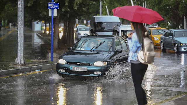Meteorolojiden bazı illere yağış uyarısı yapıldı.