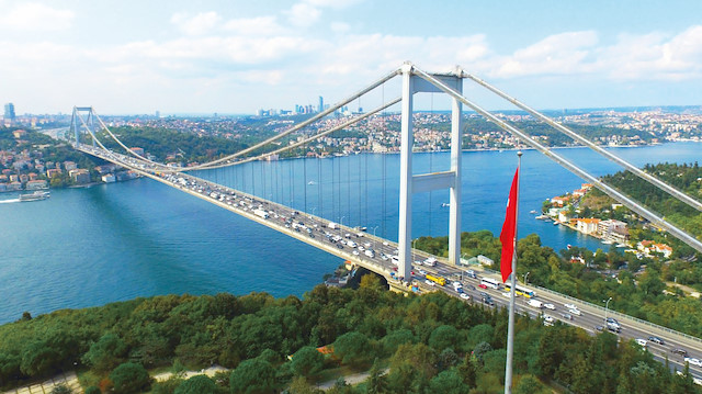1 Ocak 2019’dan bugüne kadar araç sınıfları itibarıyla geçmesi yasak olmasına rağmen 15 Temmuz Şehitler Köprüsü’nden geçenlere verilen idari para cezaları tahsil edilmeyecek.