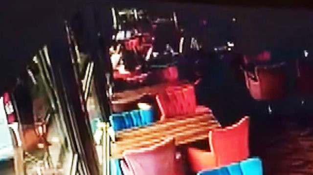 Ankarada otobüs kafeye girdi: 3 yaralı