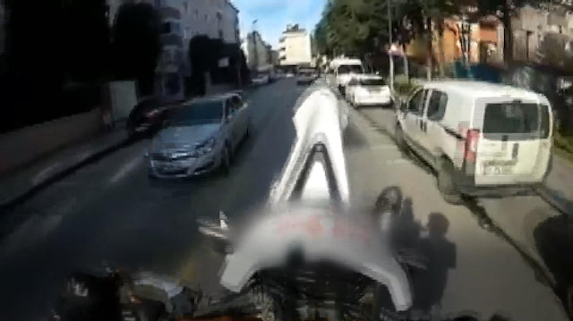 Üsküdar caddelerinde motosikletli maganda