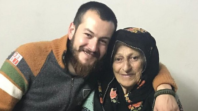 Reşat Hacıahmetoğlu ve babaannesi Gülsüm Hacıahmetoğlu