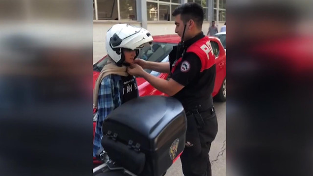 Kimliğinde fotoğraf olmayan öğrenciye polisten destek